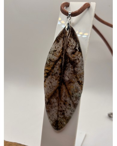 COLLAR ARTESANO DE HOJA NATURAL ESQUELETIZADA