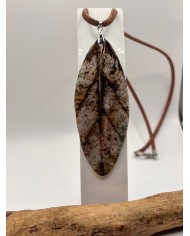 COLLAR ARTESANO DE HOJA NATURAL ESQUELETIZADA
