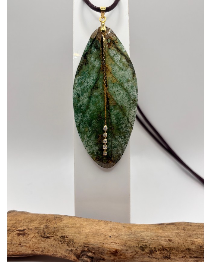 COLLAR ARTESAO DE HOJA NATURAL ESQUELETIZADA