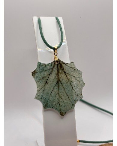 COLLAR ARTESANO DE  HOJA NATURAL ESQUELETIZADA