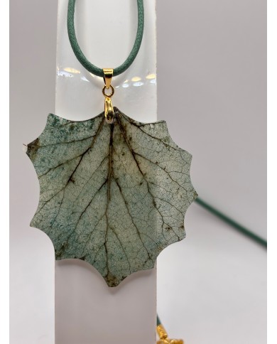 COLLAR ARTESANO DE  HOJA NATURAL ESQUELETIZADA