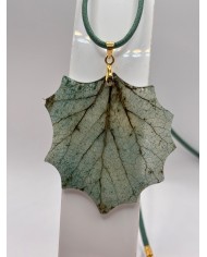 COLLAR ARTESANO DE  HOJA NATURAL ESQUELETIZADA