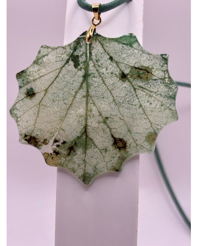 COLLAR ARTESANO DE HOJA NATURAL ESQUELETIZADA