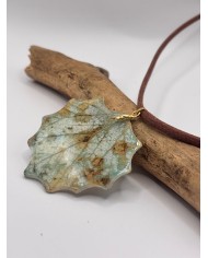 COLLAR ARTESANO DE HOJA NATURAL ESQUELETIZADA