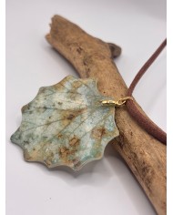 COLLAR ARTESANO DE HOJA NATURAL ESQUELETIZADA