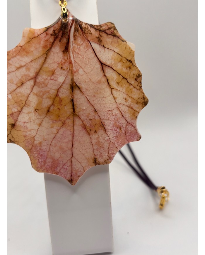 COLLAR ARTESANO DE HOJA NATURAL ESQUELETIZADA