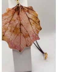 COLLAR ARTESANO DE HOJA NATURAL ESQUELETIZADA