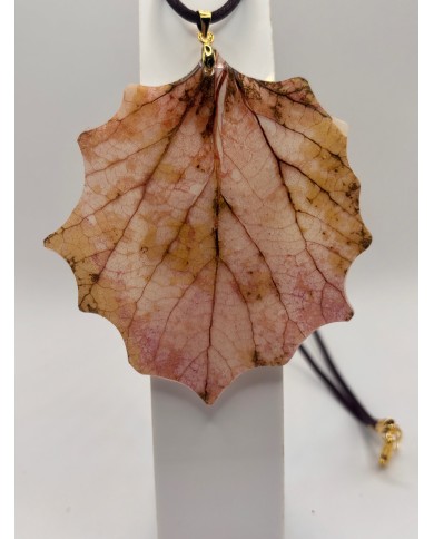 COLLAR ARTESANO DE HOJA NATURAL ESQUELETIZADA