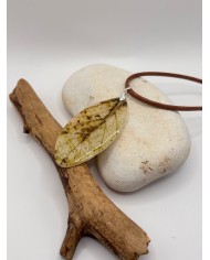 COLLAR ARTESANO DE HOJA NATURAL ESQUELETIZADA