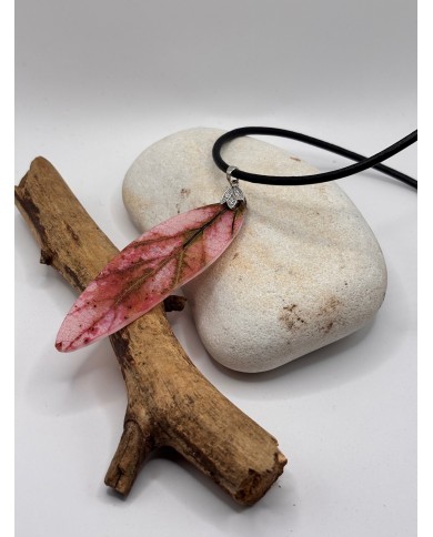 COLLAR ARTESANO DE HOJA NATURAL ESQUELETIZADA