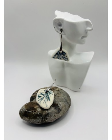 PENDIENTES DE PORCELANA DESGASTADA POR EL MAR