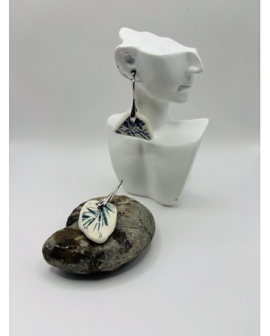 PENDIENTES DE PORCELANA DESGASTADA POR EL MAR