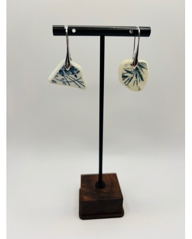 PENDIENTES DE PORCELANA DESGASTADA POR EL MAR