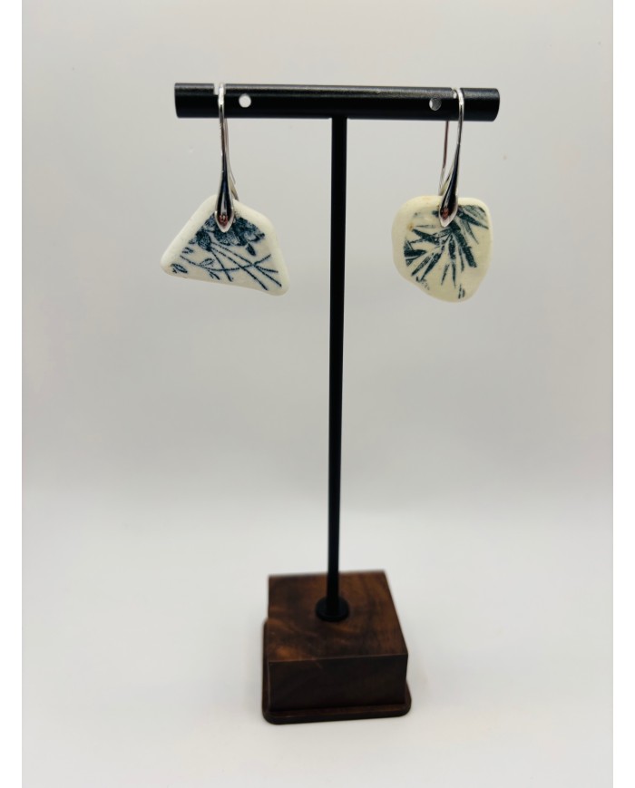 PENDIENTES DE PORCELANA DESGASTADA POR EL MAR