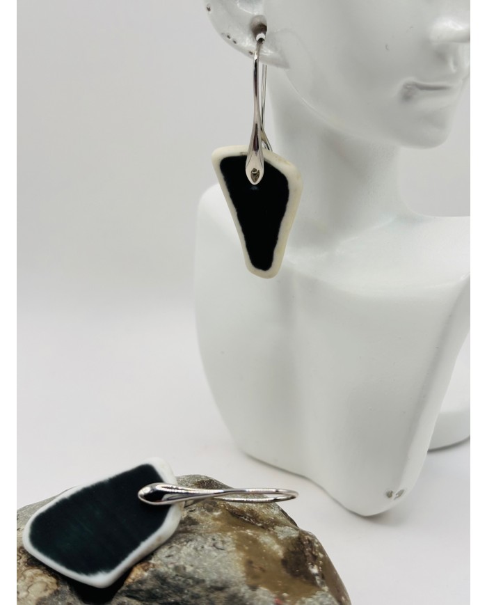 PENDIETES DE PORCELANA DESGASTADA POR EL MAR