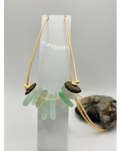 COLLAR ARTESANO DE CRISTAL MARINO  Y CUERO