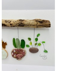 ILUSTRACIÓN ARTESANA DE CRISTAL MARINO Y RESTOS DEL MAR