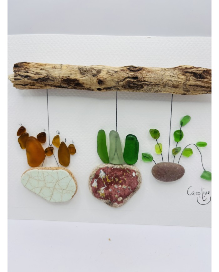 ILUSTRACIÓN ARTESANA DE CRISTAL MARINO Y RESTOS DEL MAR