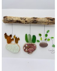 ILUSTRACIÓN ARTESANA DE CRISTAL MARINO Y RESTOS DEL MAR