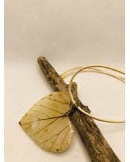 Collar artesanal de hoja natural esqueletizada