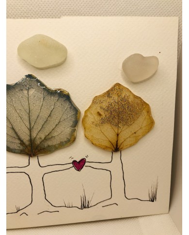 Ilustración artesanal de hoja natural esqueletizada