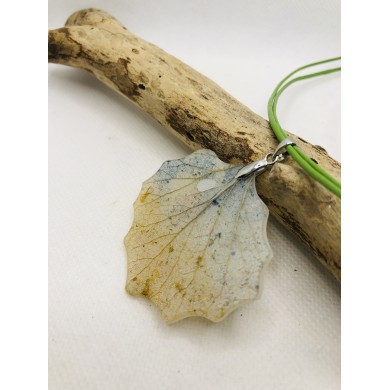 COLLAR artesano de hoja natural esqueletizada