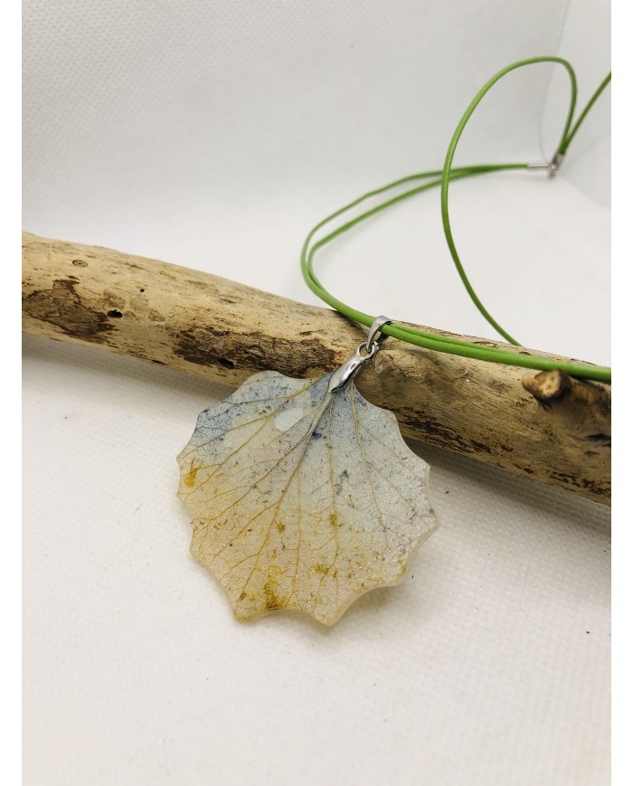 COLLAR artesano de hoja natural esqueletizada
