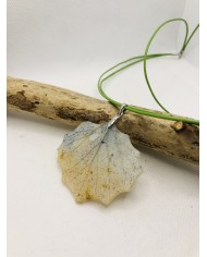 COLLAR artesano de hoja natural esqueletizada