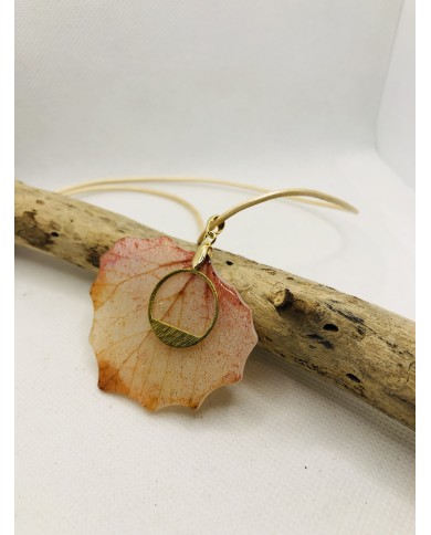 COLLAR artesano de hoja natural esqueletizada