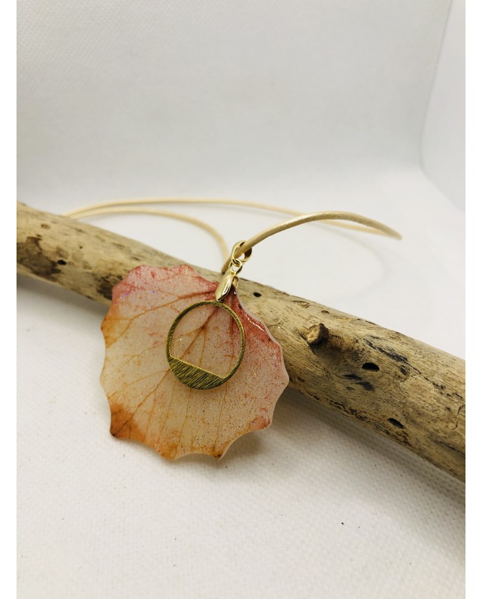 COLLAR artesano de hoja natural esqueletizada