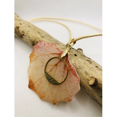 COLLAR artesano de hoja natural esqueletizada