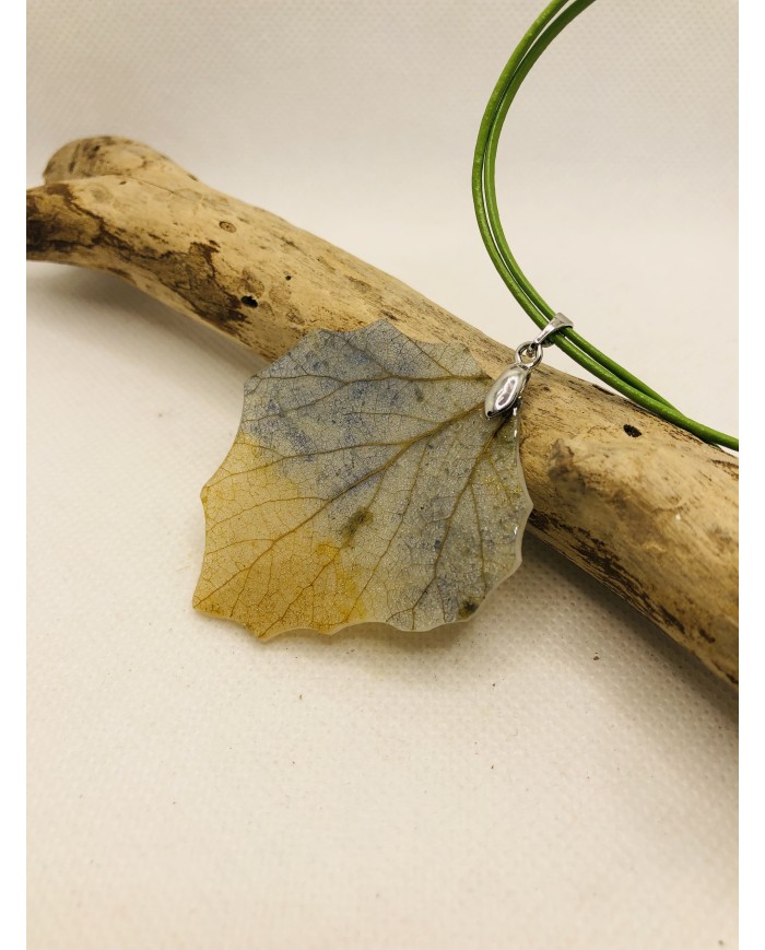 COLLAR de hoja natural esqueletizada