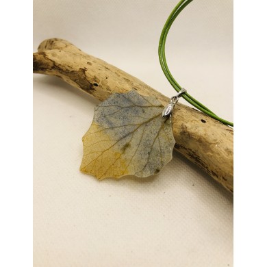 COLLAR de hoja natural esqueletizada