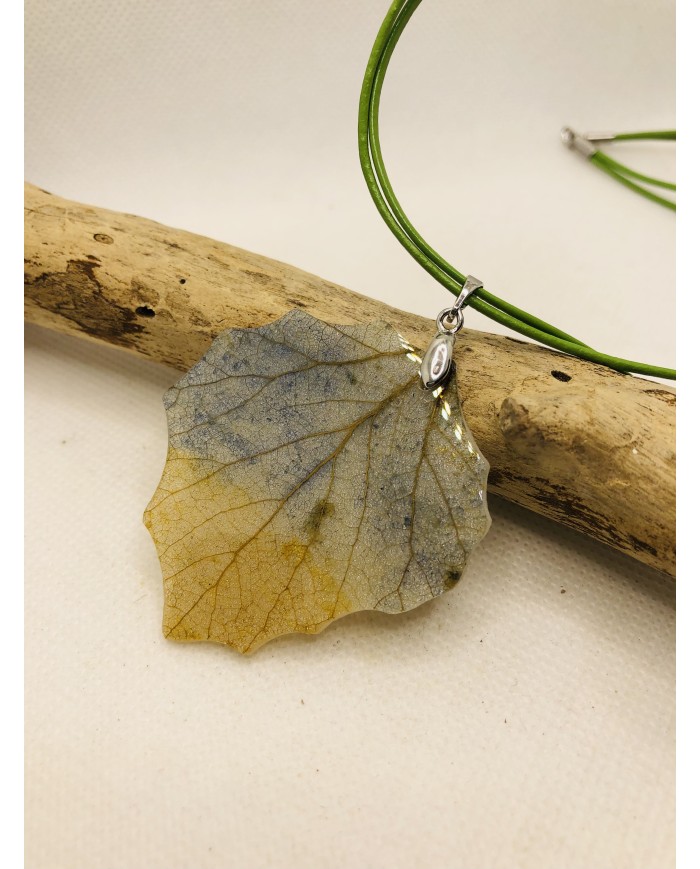 COLLAR de hoja natural esqueletizada