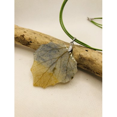 COLLAR de hoja natural esqueletizada