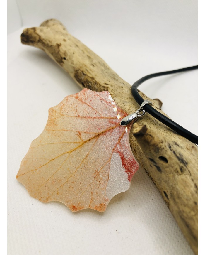 COLLAR artesano de hoja natural esqueletizada