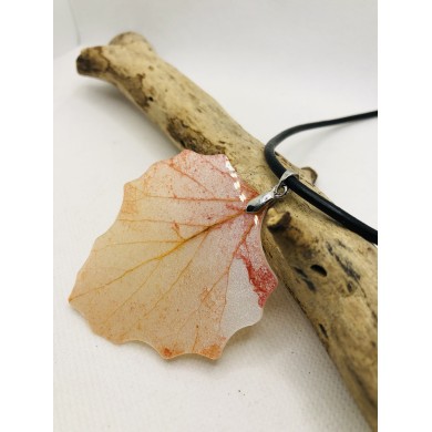 COLLAR artesano de hoja natural esqueletizada