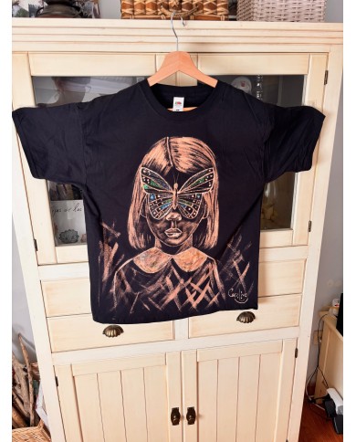 CAMISETA pintada a mano con lejía diluida
