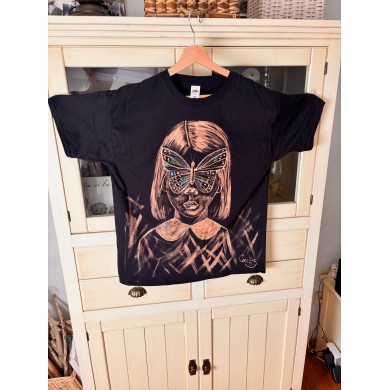 CAMISETA pintada a mano con lejía diluida